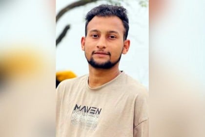 কসবায় ট্রেনের ধাক্কায় মোটরসাইকেল আরোহী নিহত

