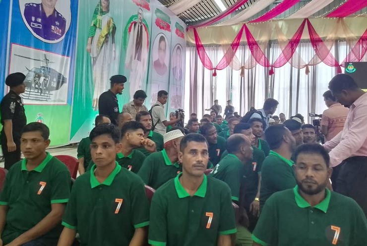 ৫০ জলদস্যু স্বরাষ্ট্রমন্ত্রীর কাছে আত্মসমর্পণ করবেন আজ