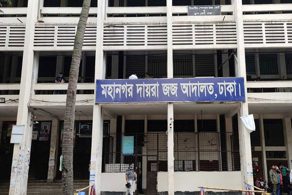 সাবেক অতিরিক্ত পুলিশ সুপার উত্তম কুমারের দেশত্যাগে নিষেধাজ্ঞা


