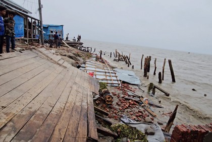 ঘূর্ণিঝড় রেমালের তাণ্ডবে লণ্ডভণ্ড গলাচিপা