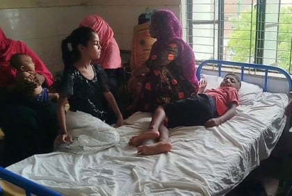 তুচ্ছ ঘটনায় তৃতীয় শ্রেণির ছাত্রকে তুলে নিয়ে আছাড়
