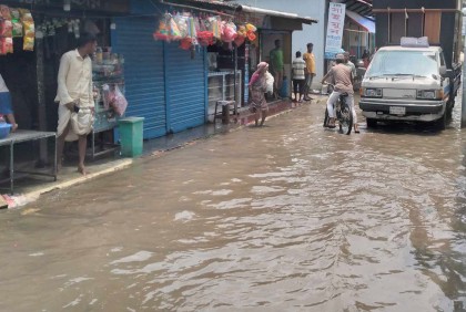 সুরমা নদীর পানি বেড়ে সিলেট নগরে জলাবদ্ধতা