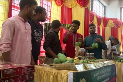 নাটোরে বিভাগীয় আম মেলা ও উদ্যোক্তা সম্মেলন অনুষ্ঠিত 
