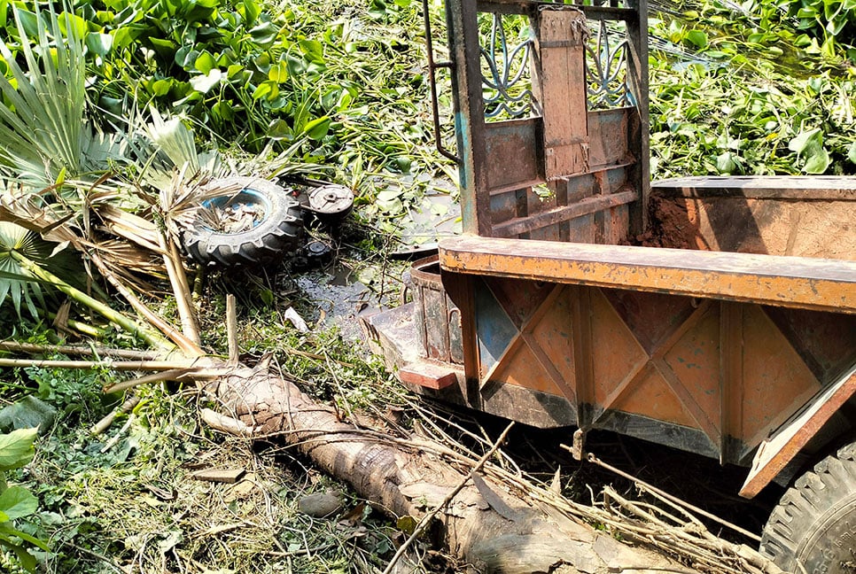 ট্রলি নিয়ন্ত্রণ হারিয়ে খাদে, নিহত ১ 