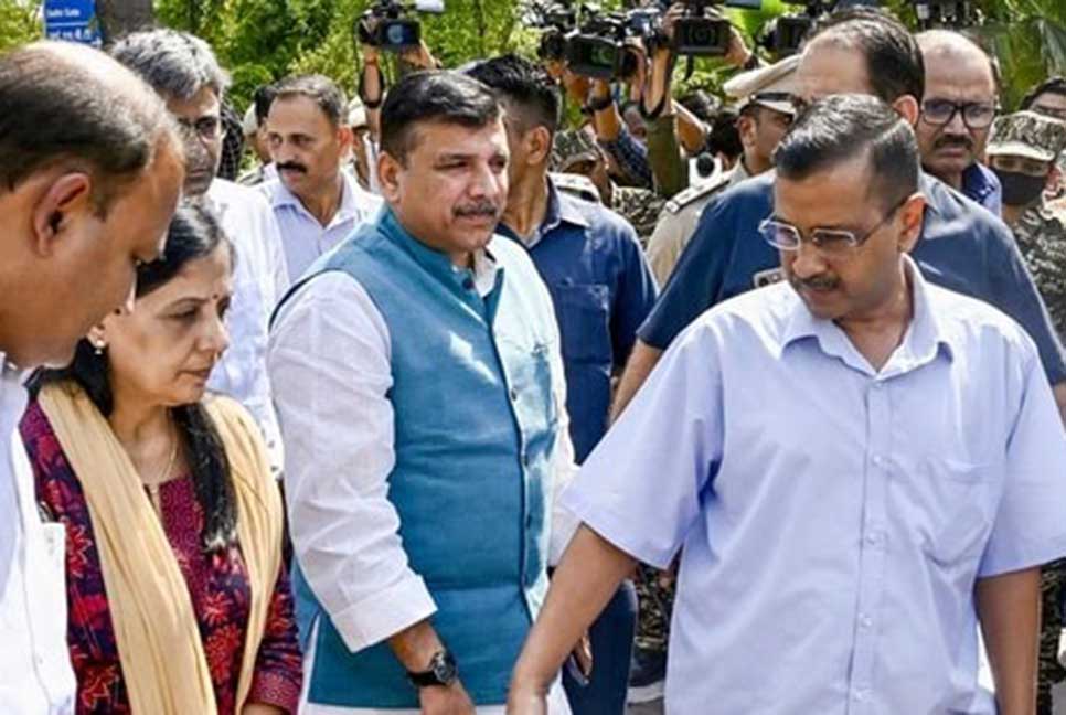 ভোট শেষে জেল কর্তৃপক্ষের কাছে আত্মসমর্পণ কেজরিওয়ালের 