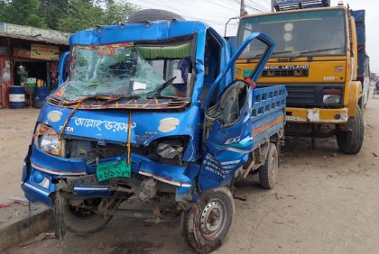 শ্রীপুরে ট্রাকের পেছনে পিকআপের ধাক্কায় নিহত ২