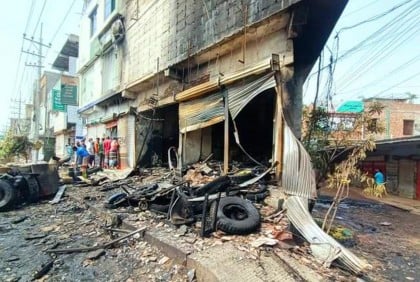 বগুড়ায় বাণিজ্যিক ভবনে আগুন