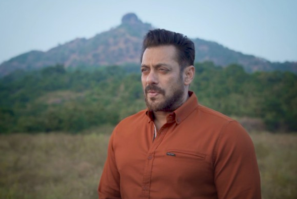 বিয়ের দাবিতে সালমানের বাড়িতে ভক্তের তোলপাড়