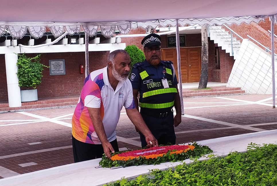 বঙ্গবন্ধুর সমাধিতে এশিয়ান কাবাডি ফেডারেশন সেক্রেটারির শ্রদ্ধা   