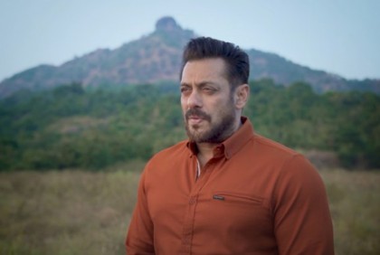 বিয়ের দাবিতে সালমানের বাড়িতে ভক্তের তোলপাড়