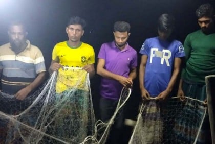 সুন্দরবনে ট্রলারসহ ১২ জেলে আটক

