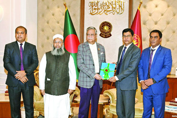 জনগণের অর্থের স্বচ্ছ ও সঠিক ব্যয় নিশ্চিত করতে সিএজিকে রাষ্ট্রপতির নির্দেশ