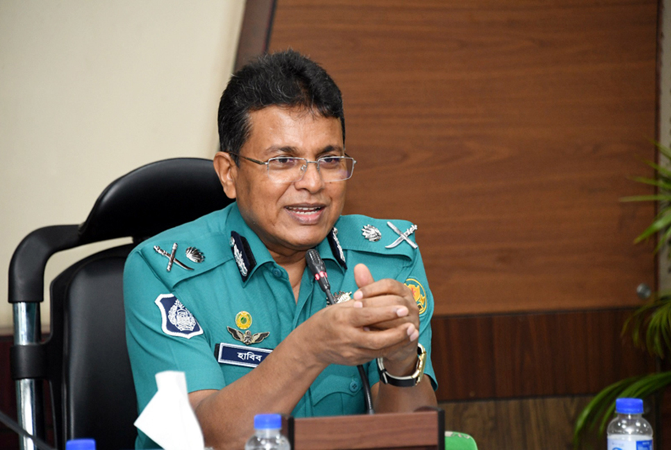 জোরপূর্বক এক হাটের গরু অন্য হাটে নিলেই আইনগত ব্যবস্থা: ডিএমপি কমিশনার