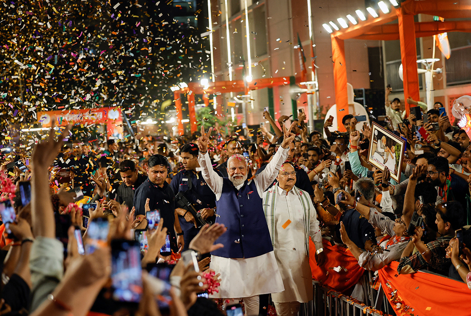 নির্বাচনে কাঙ্ক্ষিত ফল আসেনি, তবুও মোদির কণ্ঠে গৌরবের সুর