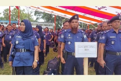 চাঁদপুর উপজেলা নির্বাচন : কেন্দ্রে কেন্দ্রে পাঠানো হচ্ছে সরঞ্জাম

