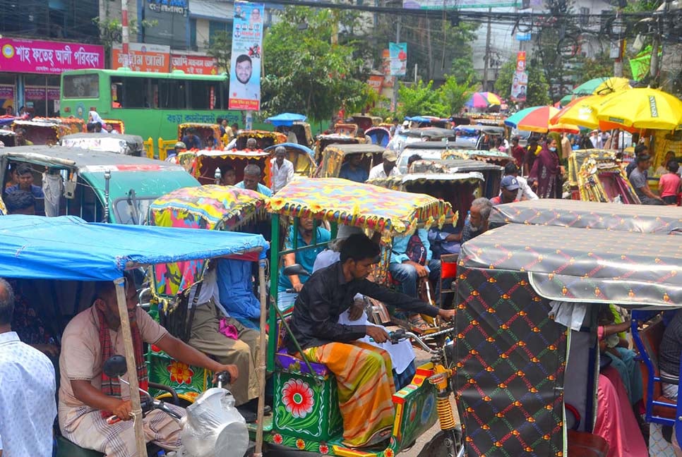 যানজটের কবল থেকে রক্ষা পাচ্ছে না বগুড়াবাসী

