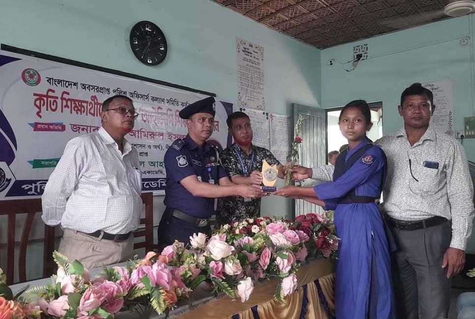 নীলফামারী পুলিশ লাইন্স একাডেমির ১০ শিক্ষার্থীকে শিক্ষাবৃত্তি প্রদান