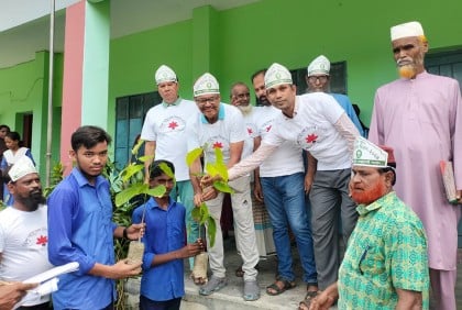 বিশ্ব পরিবেশ দিবস উপলক্ষে গোপালগঞ্জে বৃক্ষ বিতরণ কর্মসূচি

