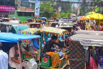 যানজটের কবল থেকে রক্ষা পাচ্ছে না বগুড়াবাসী

