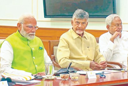 কেউ চাইছেন বিশেষ প্যাকেজ, কেউ মন্ত্রীত্ব: জোটের সমীকরণে মহাচাপে মোদি