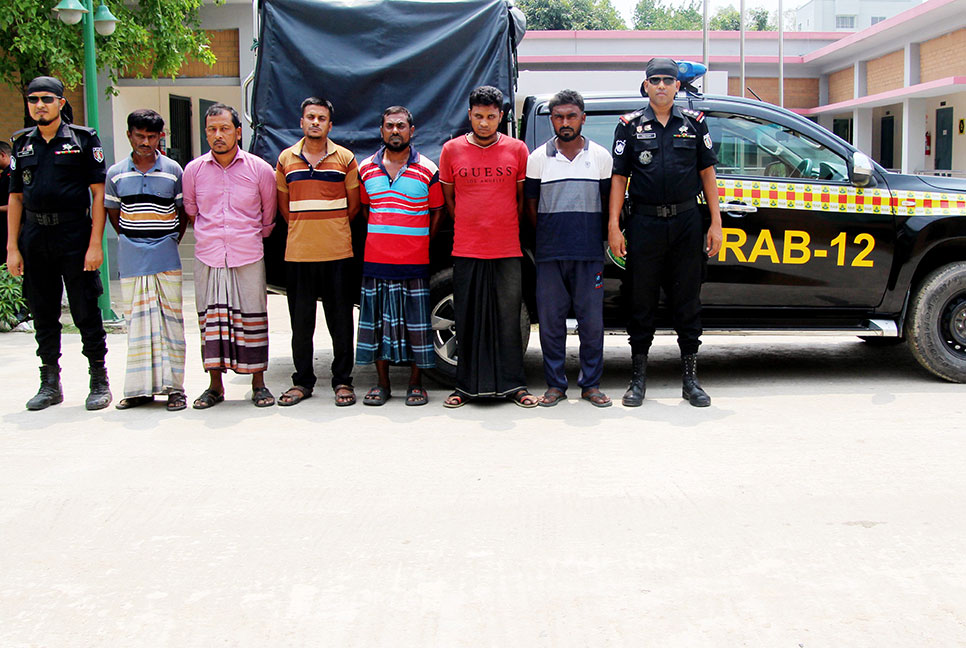 সিরাজগঞ্জে লিচু ব্যবসায়ী 
হত্যার ঘটনায় ৬ জন আটক