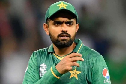 কোহলিকে ছাড়িয়ে বাবরের বিশ্বরেকর্ড
