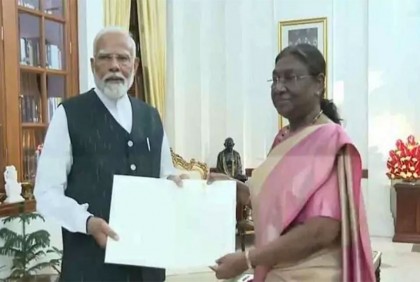 সরকার গঠনের আমন্ত্রণ পেলেন মোদি