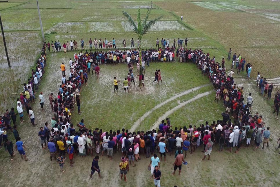 নওগাঁয় ঐতিহ্যবাহী পাতা খেলা

