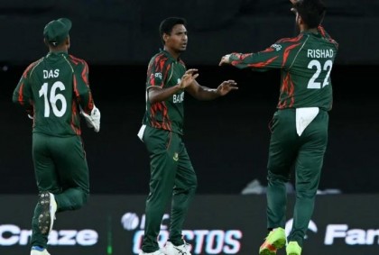 রিশাদের জোড়া আঘাতে চাপে শ্রীলঙ্কা