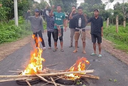 বাঘাইছড়িতে সুষ্ঠু নির্বাচনের দাবিতে ইউপিডিএফের সড়ক অবরোধ 