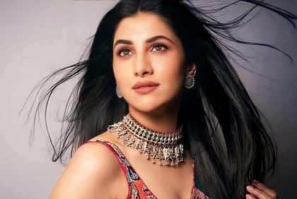 লুকিয়ে বিয়ে ও সন্তানের মা হওয়ার গুঞ্জন নিয়ে মুখ খুললেন রুক্মিণী