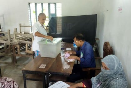 মোরেলগঞ্জে শান্তিপূর্ণ পরিবেশে ভোটগ্রহণ চলছে 