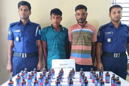 ফেনসিডিলসহ দুই মাদক ব্যবসায়ী গ্রেফতার