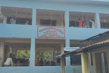 পাথরঘাটায় প্রিজাইডিং অফিসারসহ আটক ৩