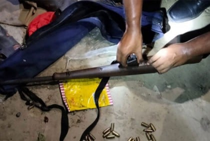 যশোরে ৩০ রাউন্ড 
গুলিসহ রাইফেল 
উদ্ধার
