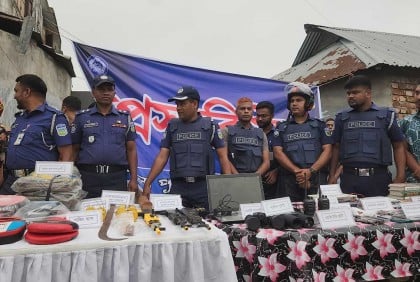নেত্রকোনায় জঙ্গি প্রশিক্ষণ কেন্দ্রে ৮০ আলামত জব্দ, নিস্ক্রিয় ৬ বোমা