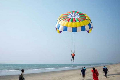 কক্সবাজার সৈকতে প্যারাসেইলিং বন্ধ ঘোষণা

