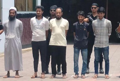রোহিঙ্গা ক্যাম্প থেকে আরসার শীর্ষনেতা আকিজসহ গ্রেফতার ৫ 