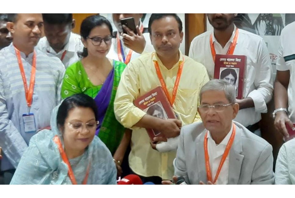 মির্জা ফখরুলের জিয়া স্মৃতি পাঠাগার পরিদর্শন