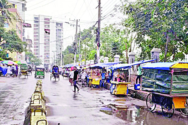 কলেজ রোডে শিক্ষার্থীদের ভোগান্তি