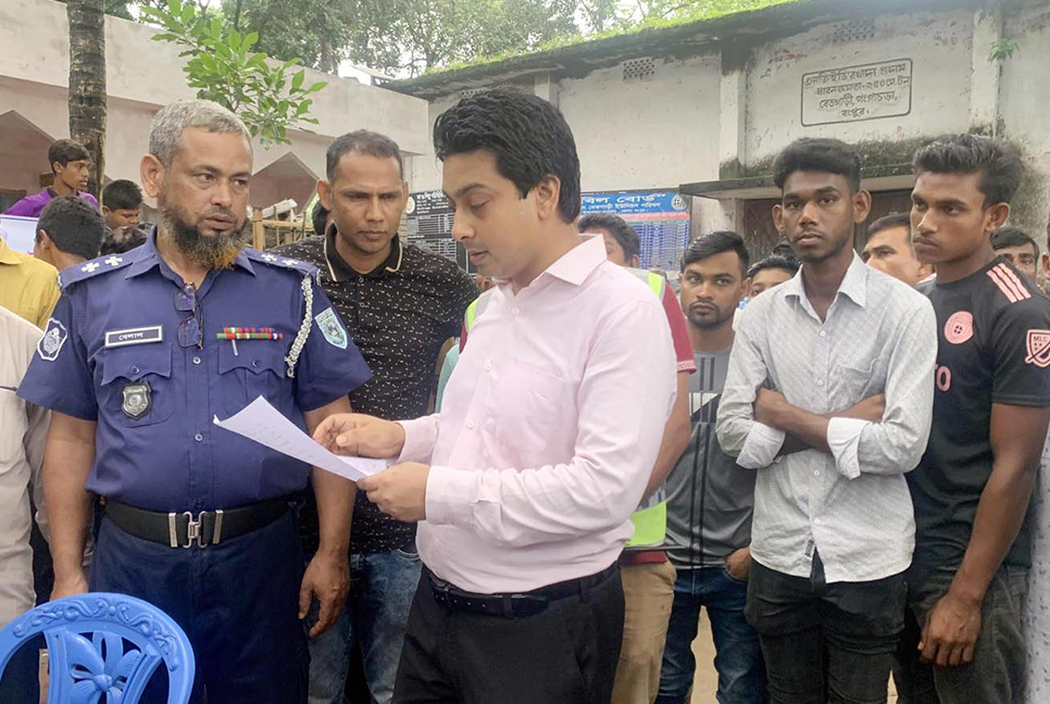 পশুর হাটে অতিরিক্ত অর্থ আদায়, ইজারাদারকে জরিমানা