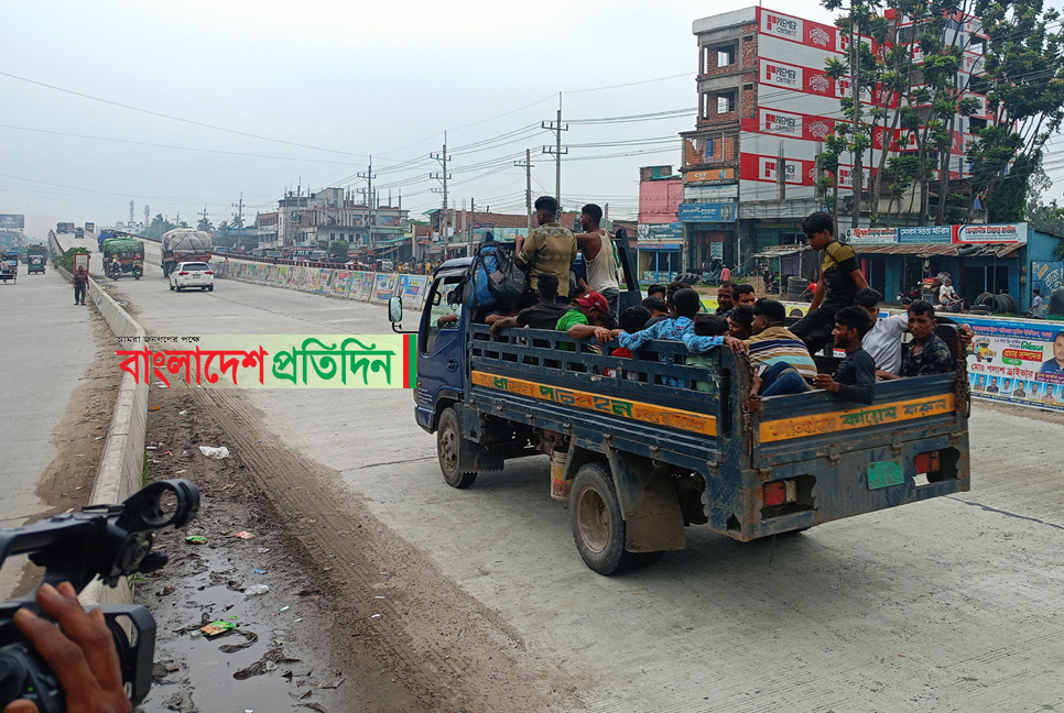 নাড়ির টানে বাড়ি ফিরতে ঝুঁকি নিয়ে ট্রাকে ঈদযাত্রা 

