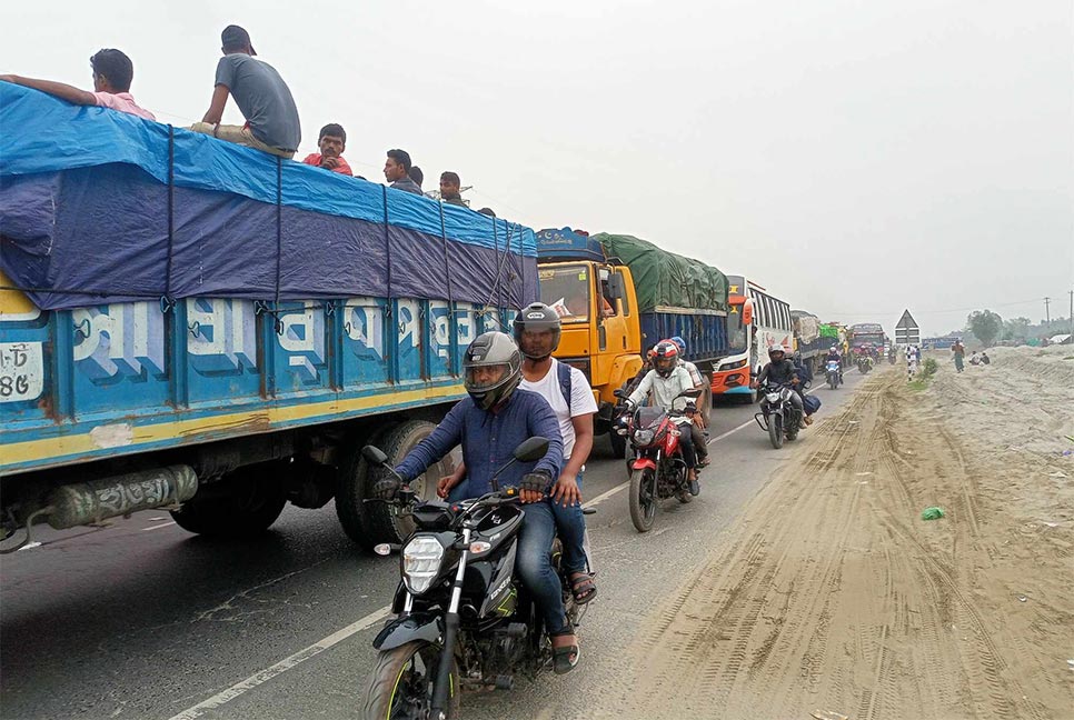 বঙ্গবন্ধু সেতু মহাসড়কে ১০ কিলোমিটার যানজট