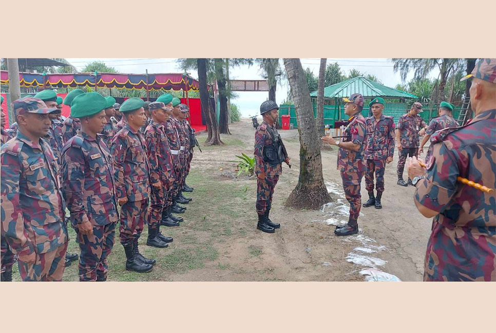 মিয়ানমার সীমান্ত পরিস্থিতি পর্যবেক্ষণে সেন্টমার্টিন পরিদর্শন বিজিবি মহাপরিচালকের

