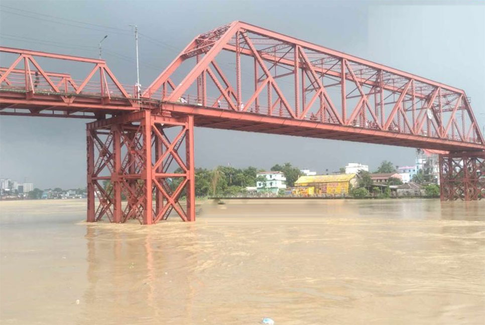 সিলেটে তিন নদীর পানি বিপৎসীমার ওপরে