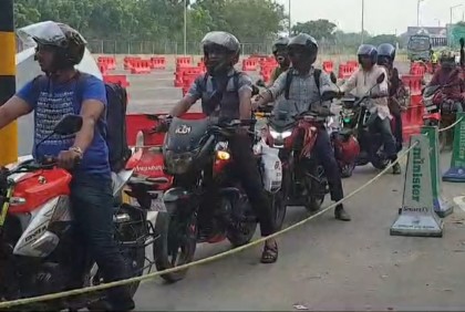 যানবাহনের চাপ নেই পদ্মা সেতুতে 
