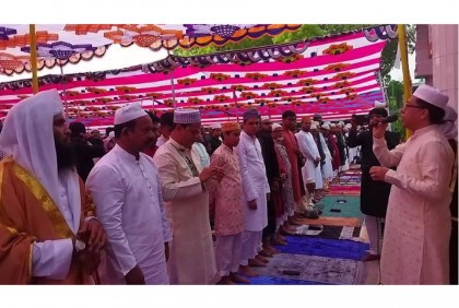  মেহেরপুরে ঈদ জামাত অনুষ্ঠিত  