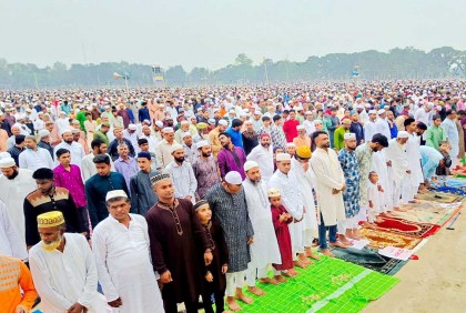 ঐতিহাসিক গোর-এ শহীদ বড়মাঠে তিন লক্ষাধিক মুসল্লির নামাজ আদায়