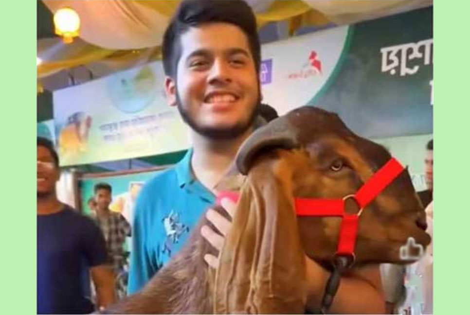 ৫২ লাখ টাকার কোরবানি দিয়ে ভাইরাল এক তরুণ