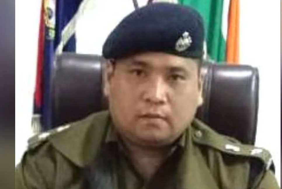 ক্যান্সারে মৃত স্ত্রীর পাশে গুলি চালিয়ে আত্মহত্যা করলেন পুলিশ কর্মকর্তা 


